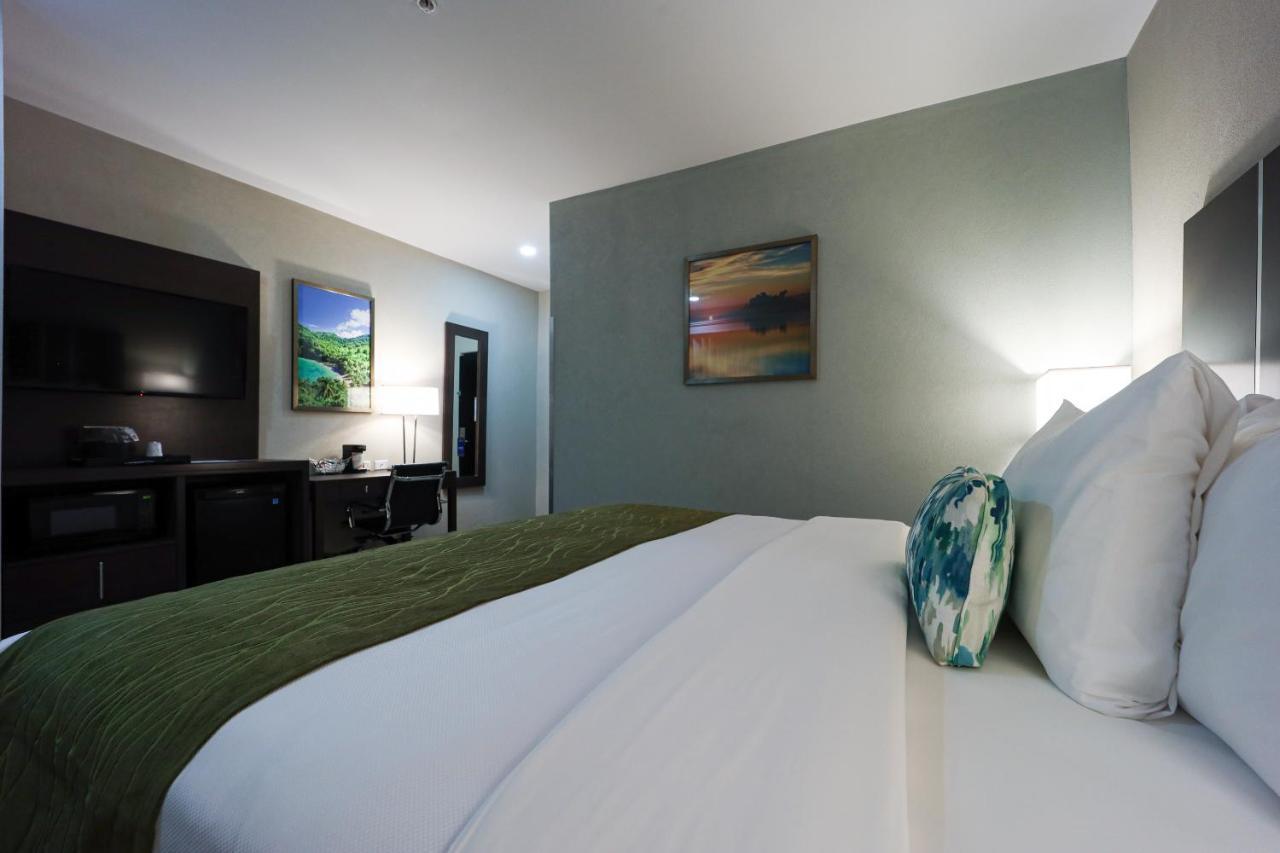 Comfort Inn & Suites Tobago Signal Hill 외부 사진
