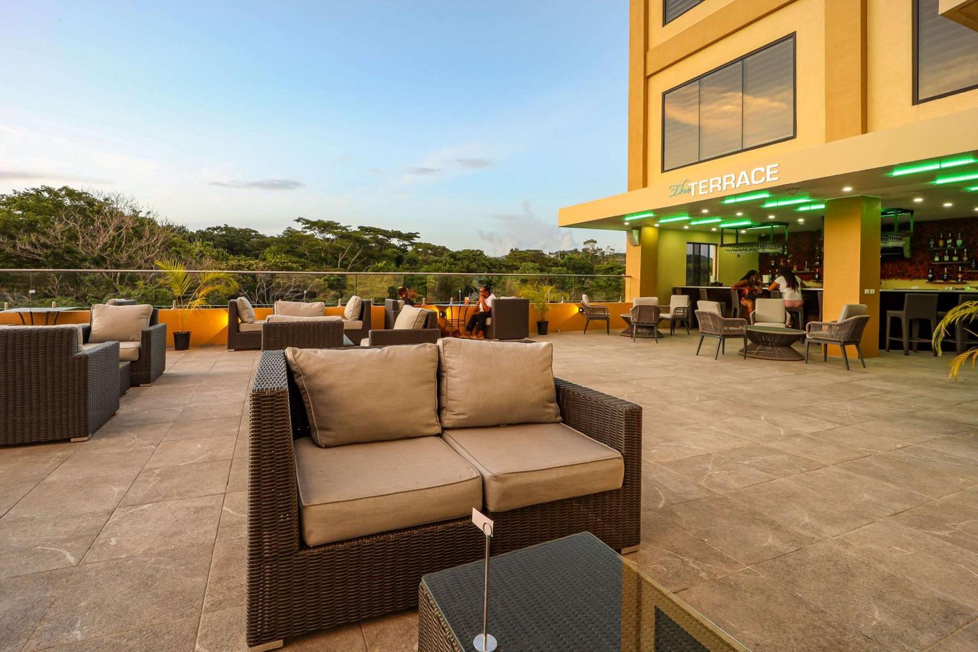 Comfort Inn & Suites Tobago Signal Hill 외부 사진