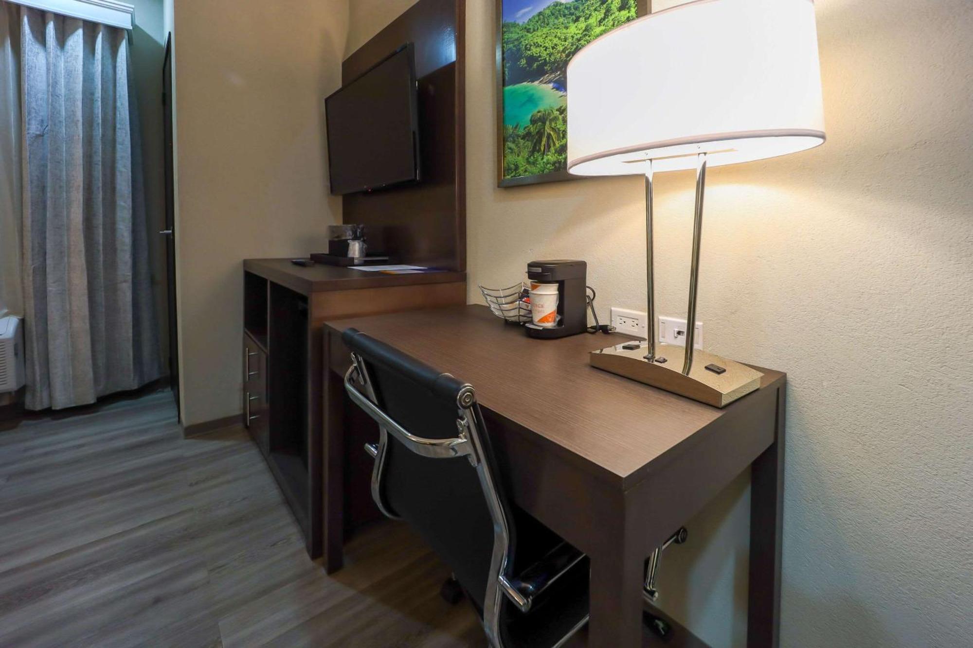 Comfort Inn & Suites Tobago Signal Hill 외부 사진